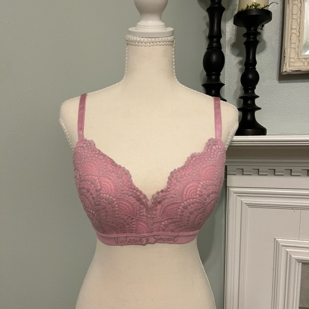 Romantic Victoria's Secret Pink Lace Bra No Wire